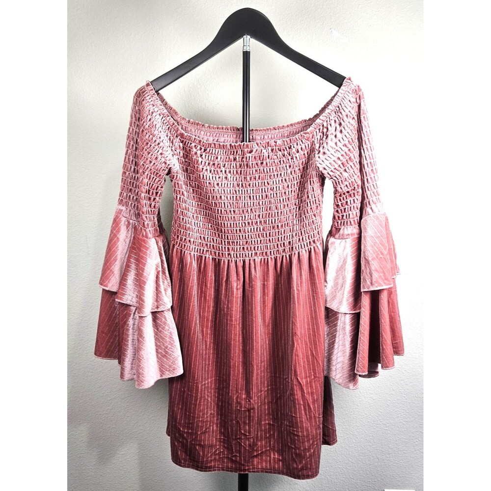 Luxe Moda Women's M Pink Velvet‎ Off Shoulder Smocked Bell Sleeve Mini Dress
